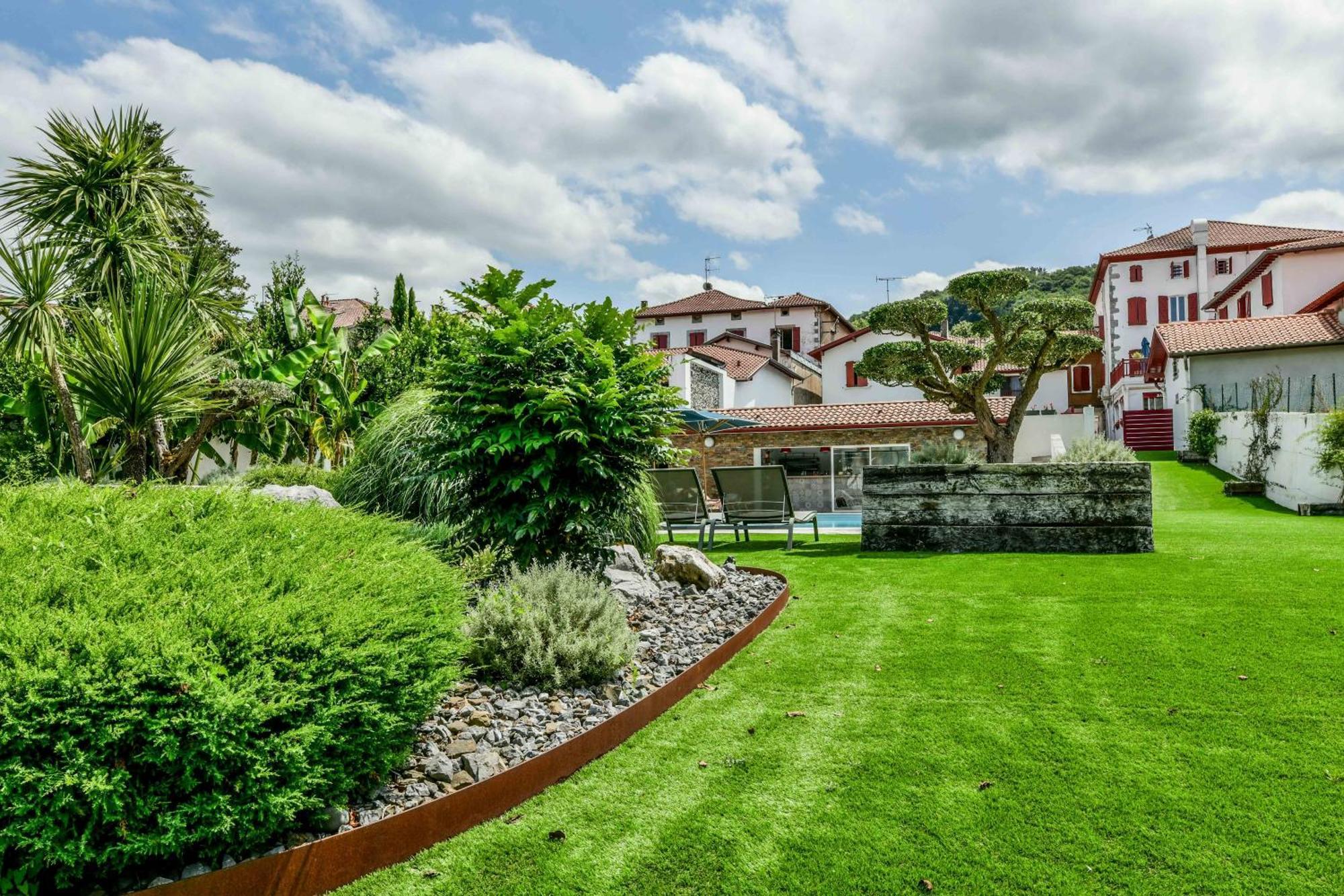 Hotel Argia Hasparren Bagian luar foto