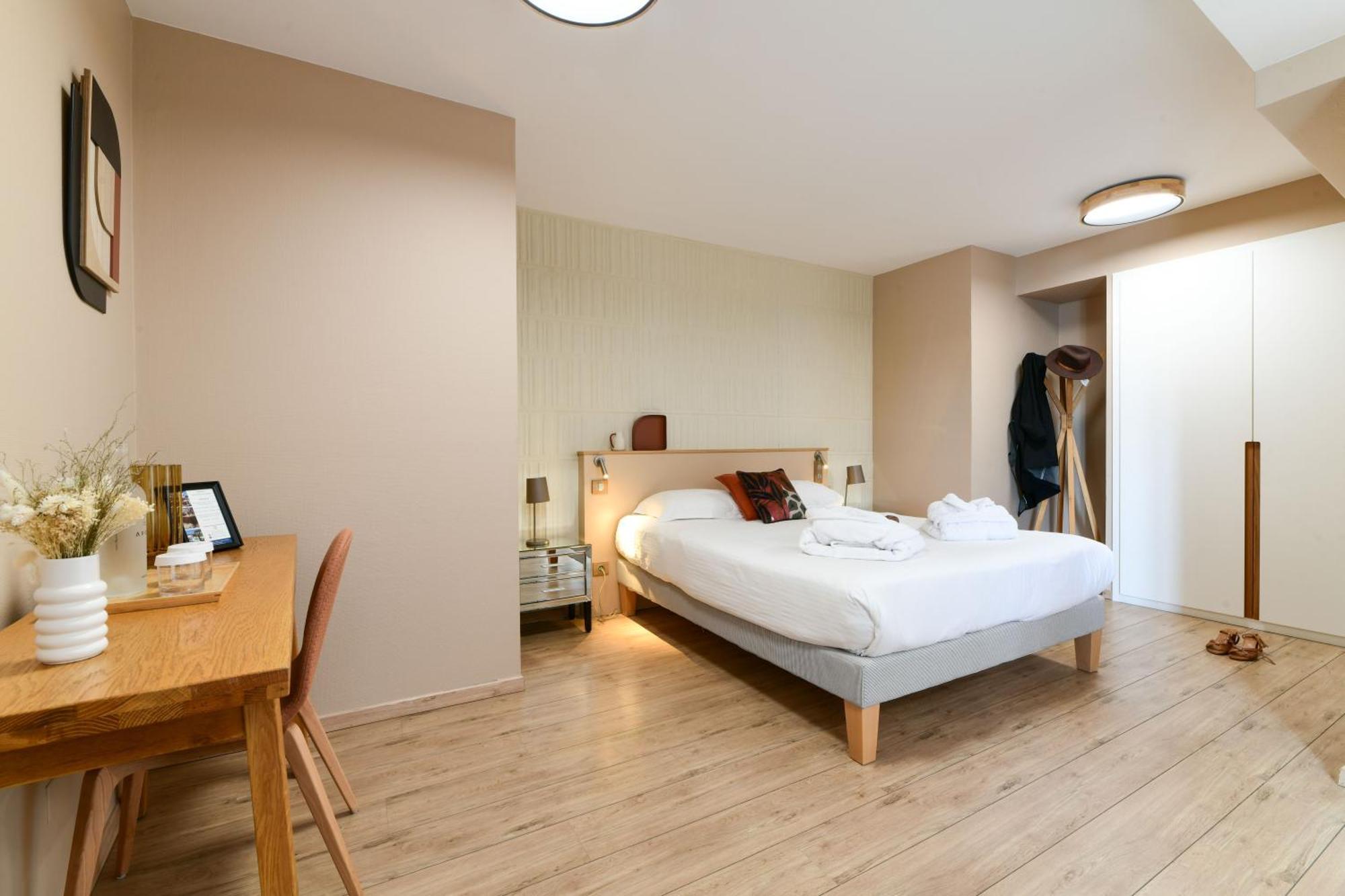 Hotel Argia Hasparren Bagian luar foto